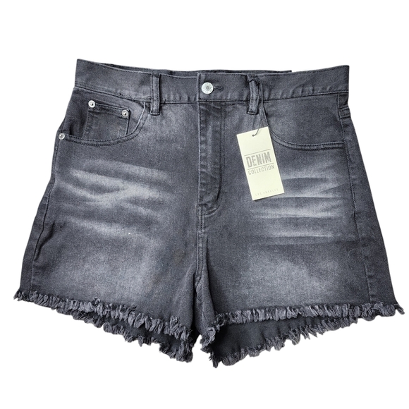 NWT Love Tree Women's Distressed Shorts - Picture 1 of 5